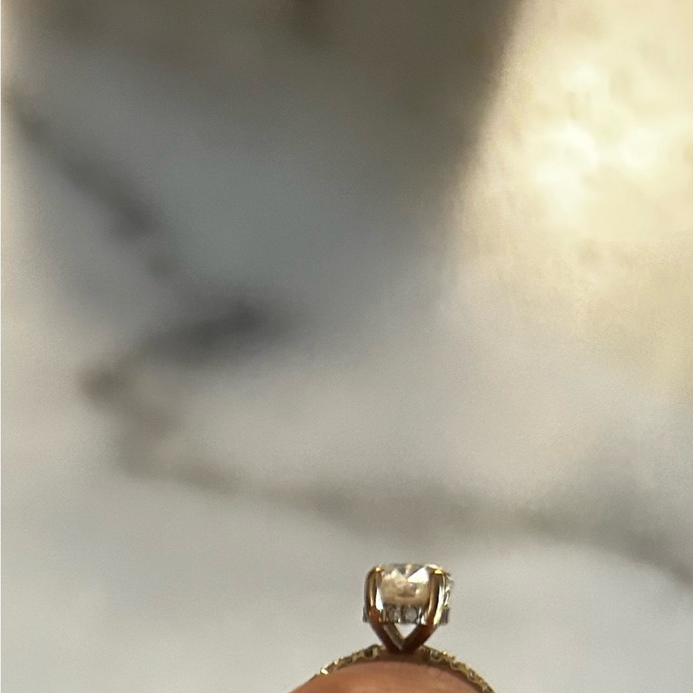 Beautiful Moissanite Engagement ring - Picture 5 of 8